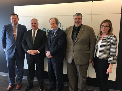 18 avril 2019 : L’Ombudsman Paul Dubé et l’Ombudsman adjointe Barbara Finlay rencontrent Carol Jolin, président de l’Assemblée de la francophonie de l’Ontario (au centre) et des collègues, à notre Bureau.